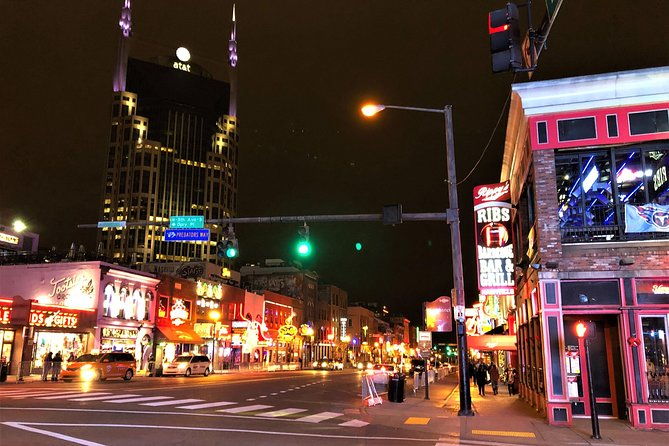 night-time-trolley-tour-of-nashville-with-photo-stops