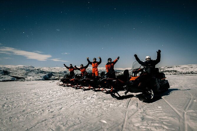 northern-lights-adventure-by-snowmobile