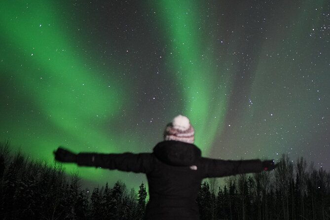 northern-lights-and-aurora-photgraphy-with-warm-geodesic-dome