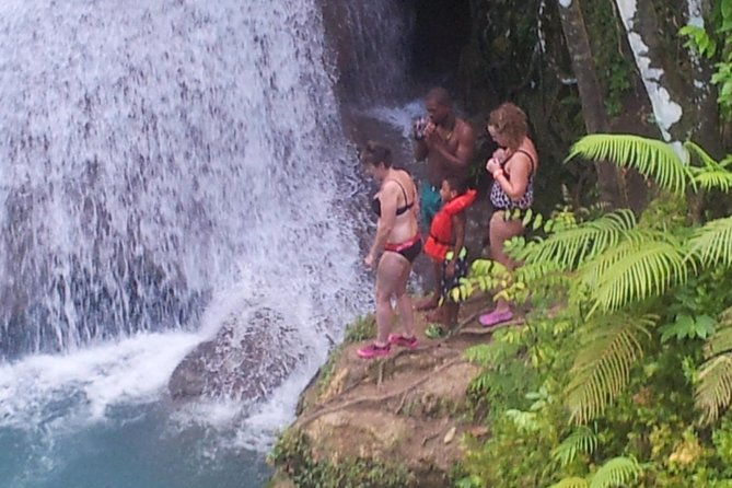 ocho-rios-tour-blue-hole-and-dunns-river-falls