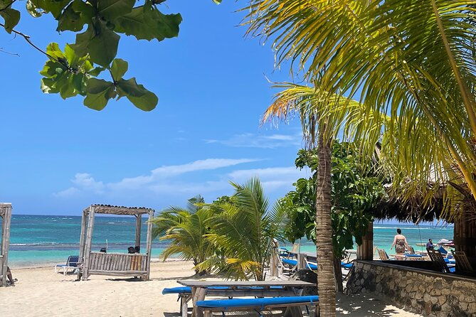 ocho-rios-white-river-tubing-along-with-beach-and-lunch-stop