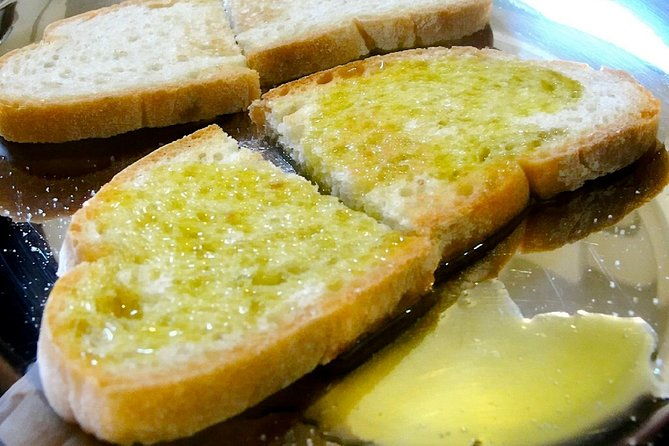 olive-oil-tasting-with-oil-mill-tour-in-umbria