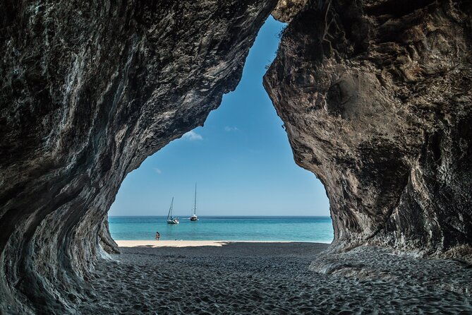 one-day-dinghy-rental-on-the-beautiful-coast-of-baunei
