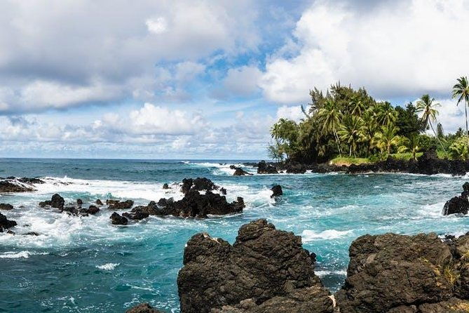 one-day-heavenly-hana-tour-island-hopping-from-oahu-to-maui
