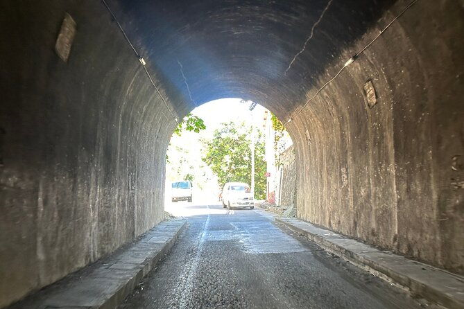 owia-salt-pond-tour-and-black-point-tunnel-with-topdawg-taxi-and-tours