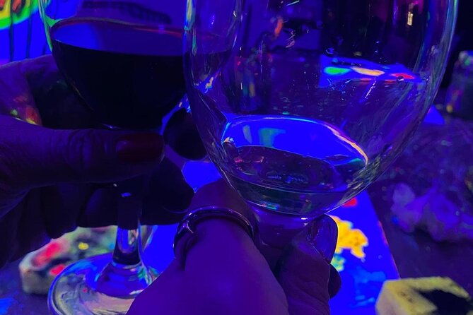 paint-a-neon-fluorescent-picture-while-drinking-unlimited-wine-2