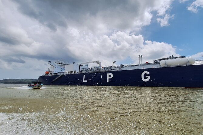 panama-canal-with-entrance-included-and-gatun-lake-boat-tour