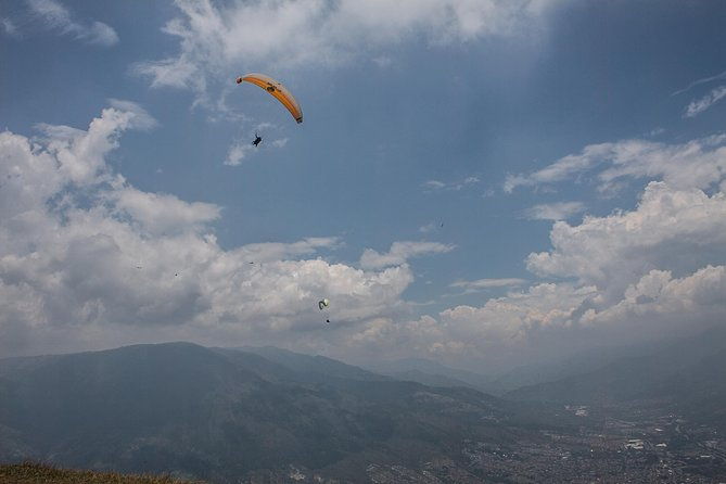 paragliding-adventure-from-medellin
