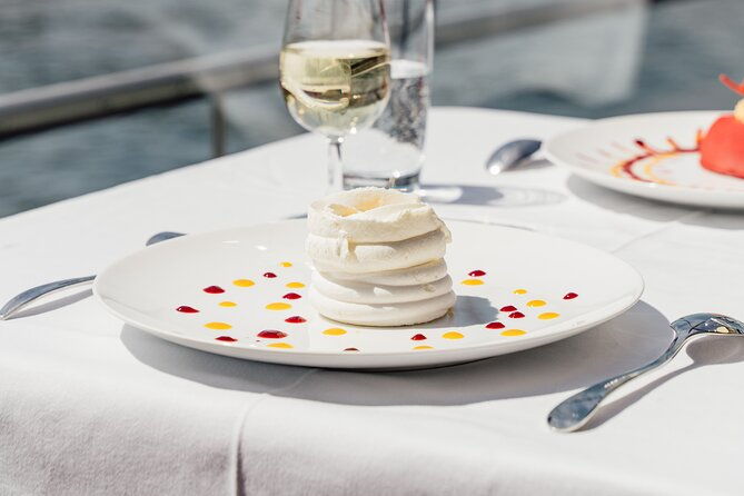 paris-christmas-lunch-cruise-by-bateaux-mouches