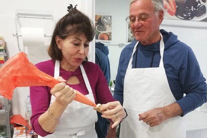 pizza-course-in-catania-with-show-cooking-cannolo