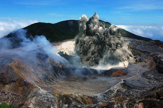 poas-volcano-national-park-half-day-tour-from-san-jose