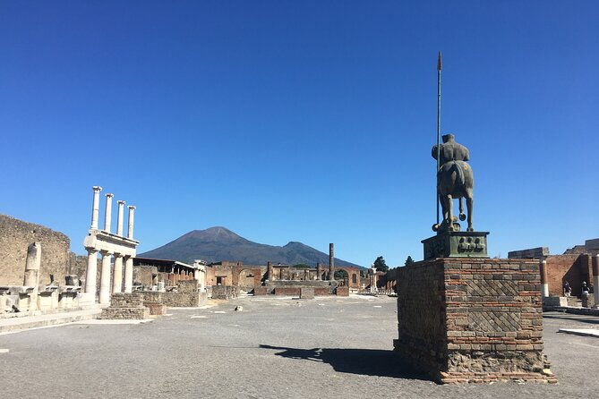 pompeii-and-herculaneum-with-archaeologist-small-group-of-10
