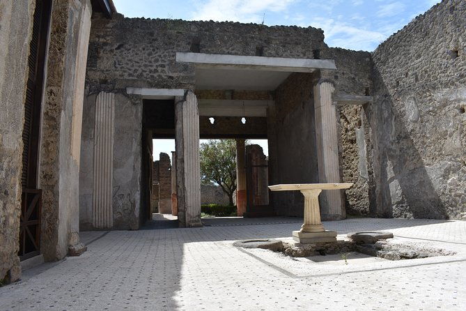 pompeii-must-see-attractions-guided-tour-with-skip-the-line-access