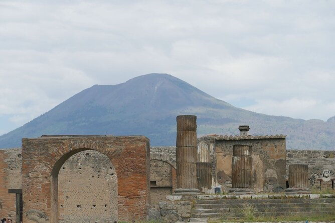 pompeii-walking-tour-the-real-history-of-the-ruins-2