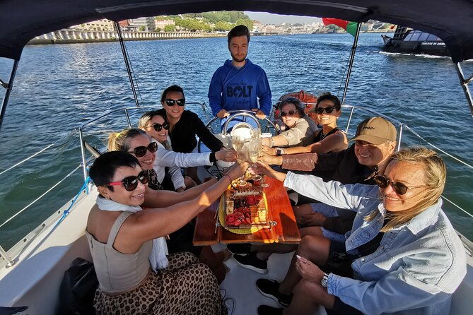 porto-wine-and-cheese-tasting-on-a-sailboat-on-the-douro-river