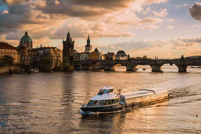prague-boats-3-hour-dinner-cruise