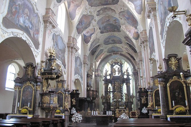 prague-old-town-tour-with-a-classical-concert