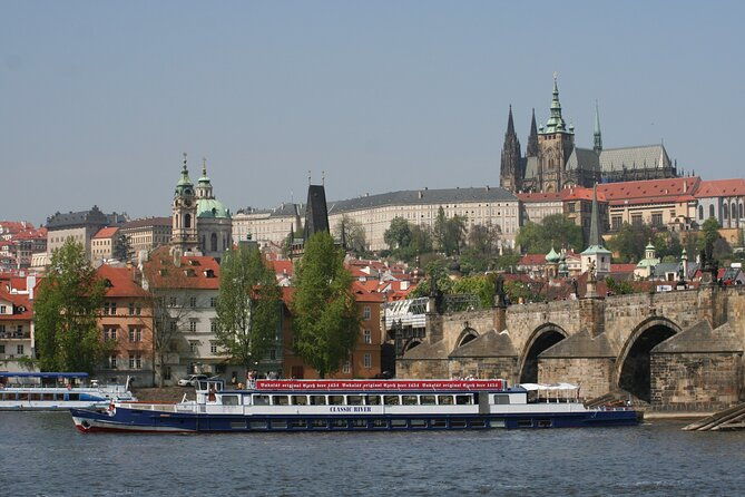 prague-sightseeing-boat-cruise-with-buffet-dinner
