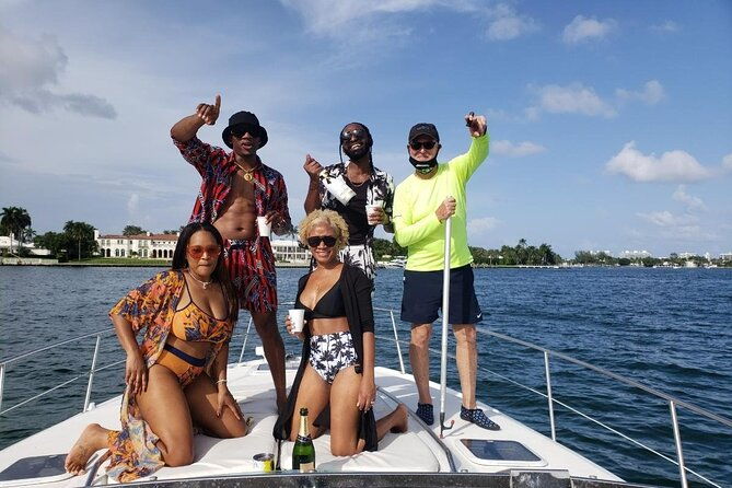 premium-miami-yacht-tour-experience-captain-champagne-party