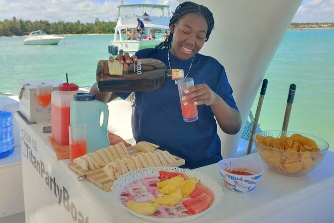 premium-party-boat-in-bavaro-punta-cana