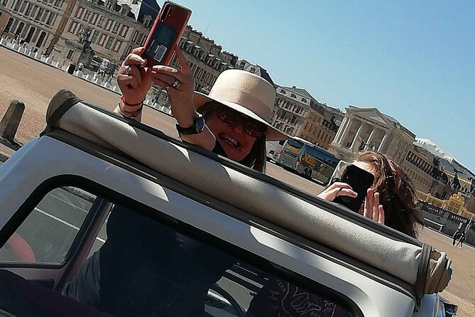 private-1-hour-tour-of-versailles-in-a-vintage-car-2cv