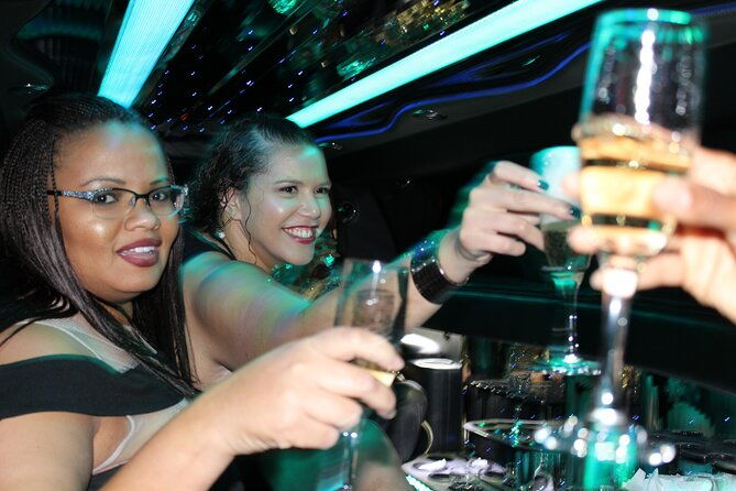 private-2-hour-limo-tour-of-las-vegas-with-champagne