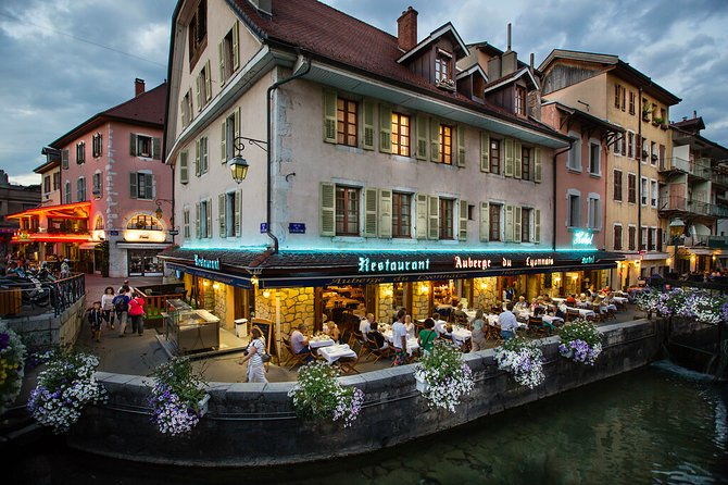 private-2-hour-walking-tour-of-annecy-with-official-tour-guide-2