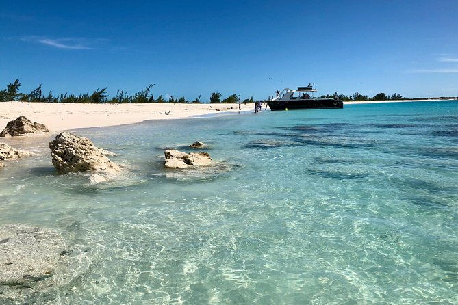 private-4-hour-power-catamaran-excursion-in-grace-bay