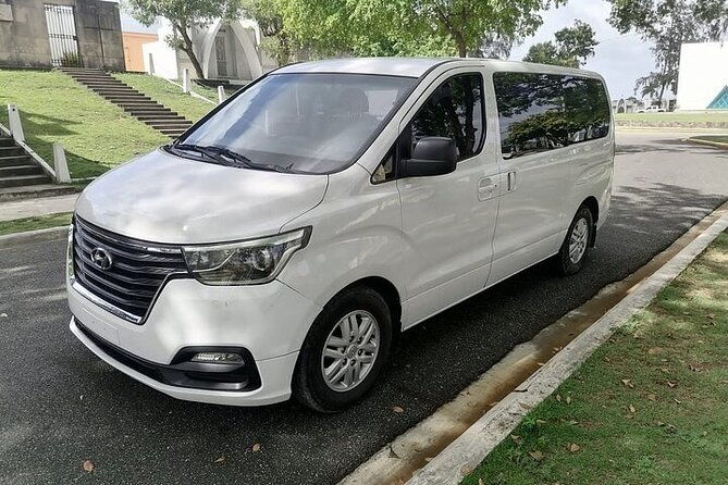 private-airport-transfer-service-to-and-from-uvero-alto