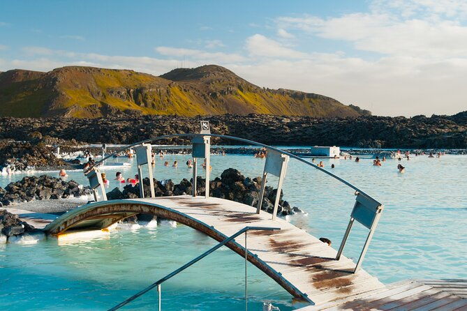 private-airport-transfer-with-blue-lagoon-admission-included