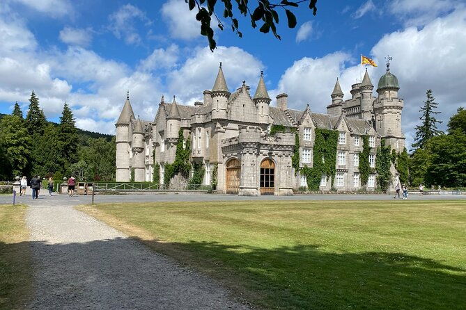 private-balmoral-glamis-dunnottar-castles-tour-from-aberdeen