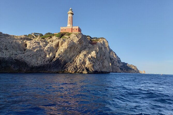 private-boat-experience-admire-the-capri-coast-2-hours