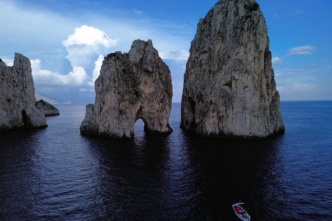 private-boat-experience-experience-the-sea-of-capri-at-its-best-4-hours-2
