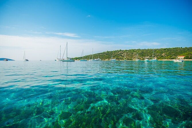 private-boat-tour-for-small-groups-to-blue-lagoon-and-solta-island