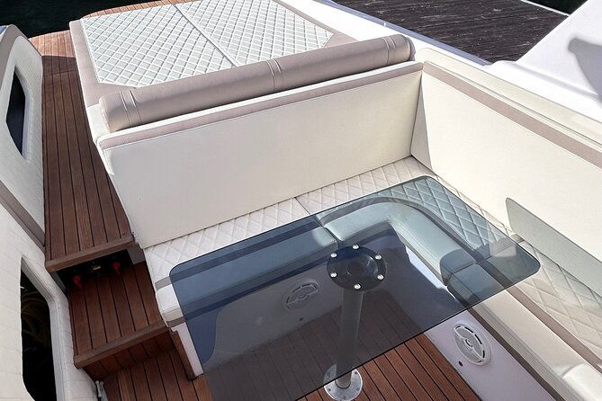 private-boat-tour-on-lake-como-2