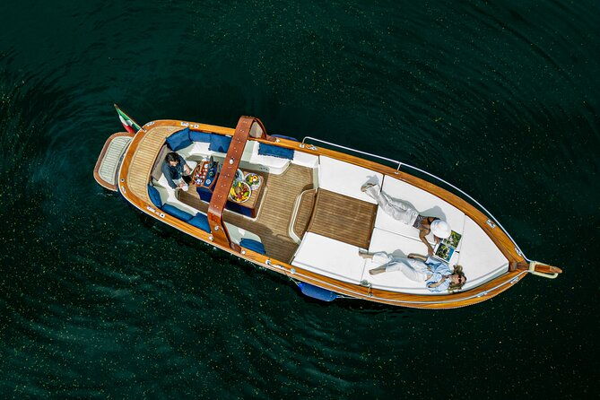 private-boat-tour-on-lake-como-5