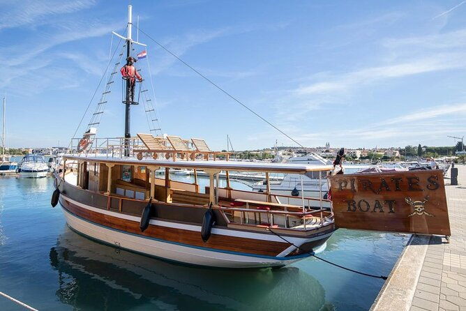 private-boat-tour-to-kamenjak-and-levan-island-with-lunch