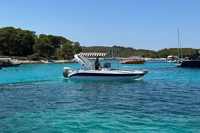 private-boat-tour-to-red-rocks-and-paklinski-islands