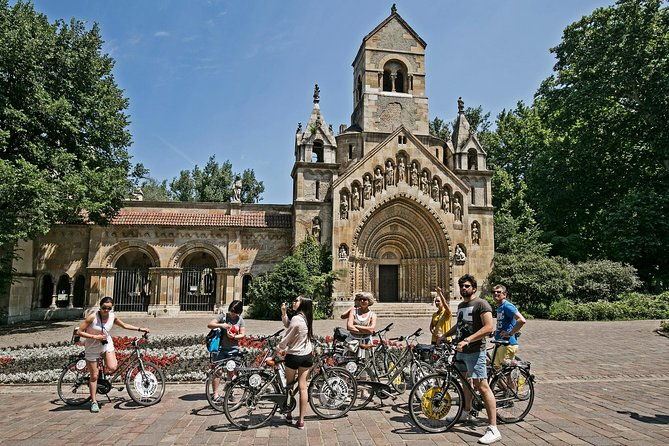 private-budapest-bike-tour-with-cafe-stop