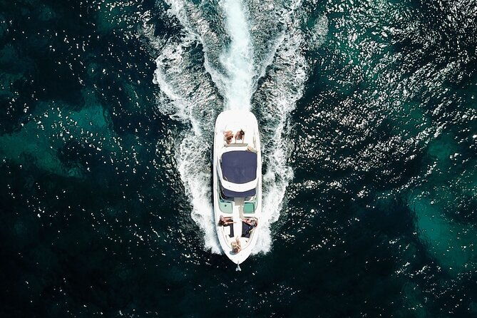 private-charter-30ft-sports-yacht