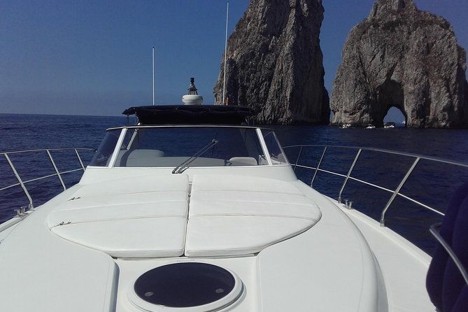 private-cruise-around-capri-yacht-40