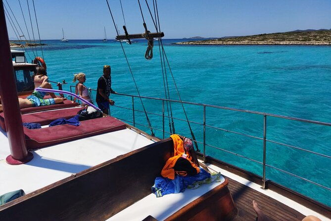 private-cruise-with-galateaparosantiparosdespotikobluelagoon