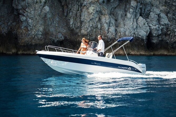 private-day-boat-trip-to-capri-and-blue-grotto-from-positano