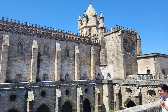 private-evora-tour-megaliths-historical-center-and-cork-region