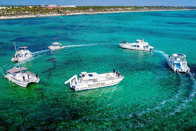 private-family-boat-at-punta-cana