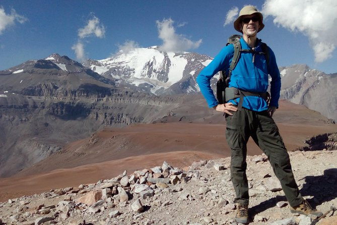private-full-day-hike-to-pintor-hill-from-santiago-reaches-4-180m-in-one-day
