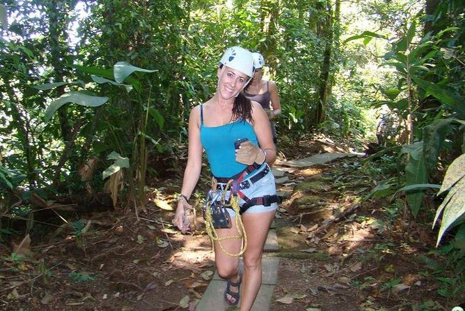 private-full-day-mindo-cloud-forestbutterfly-farm-chocolate-tour-bird-watching