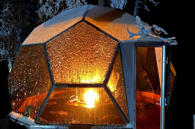 private-glass-igloo-dinner-under-northern-lights