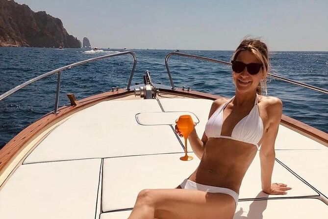 private-guided-day-boat-trip-to-capri