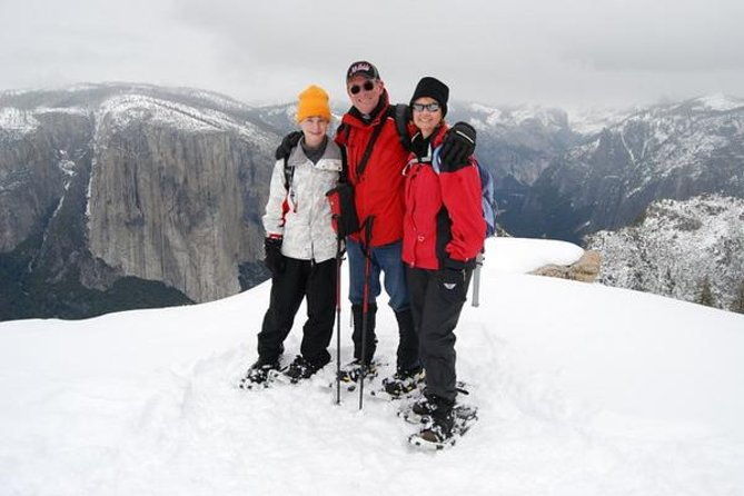 private-guided-snowshoe-hike-in-yosemite